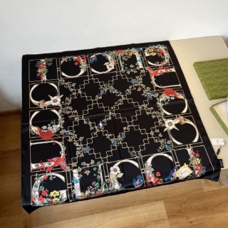 [ G ] 플라워 로고 블랙 사각 스카프