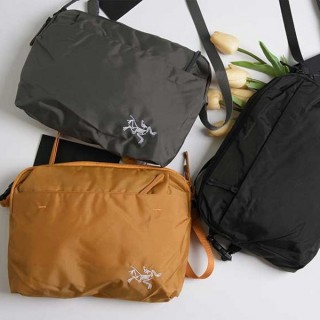 [ A] 자수로고 스트랩 파우치