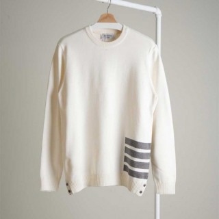 [ T ] 자가드 4선 크루넥 니트스웨터