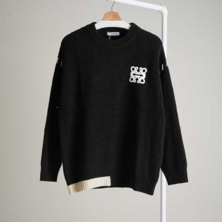 [ L ] 아나그램 스티치 포인트 니트 스웨터