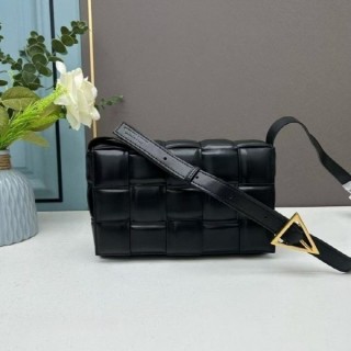 보* 패디드 카세트백