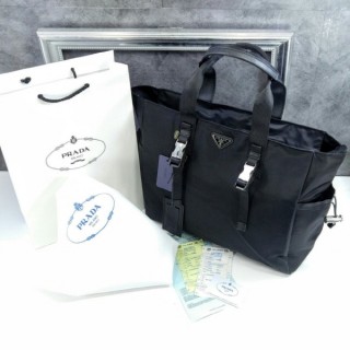 프** 2VG042973 F0002 메탈 삼각로고 나일론 버클 토트백 블랙 공용 가방