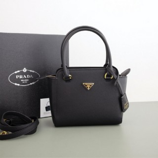 [ P ] 트라이앵글 로고 사피아노 레더 미니 토트백