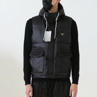 [ P ] 삼각로고 다운 패딩베스트