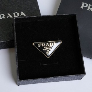 [ P ] 삼각 로고 심볼 브로치