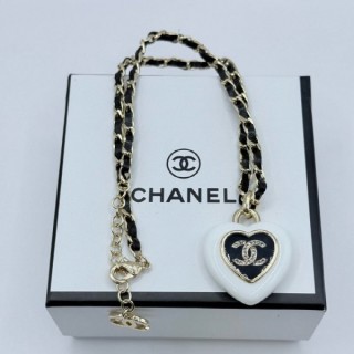 샤* 하트 펜던트 로고 디테일 네크리스