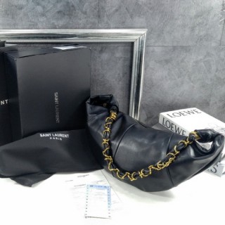 생** 램스킨 소재 AMALIA 호보 백 블랙 (풀박스)