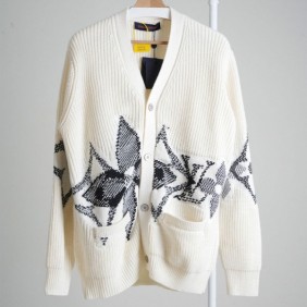 루* 모노그램 자가드 버튼 가디건