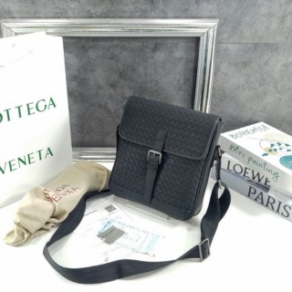 보** 인트레치아토 버클 레더 크로스 백